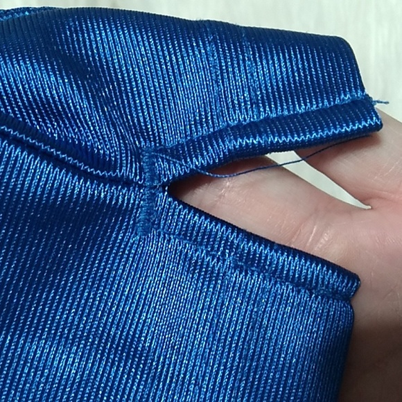 SALE! HTF! NWOT NCAA Kentucky Wildcats #12 Jersey Sz.M - Picture 11 of 12